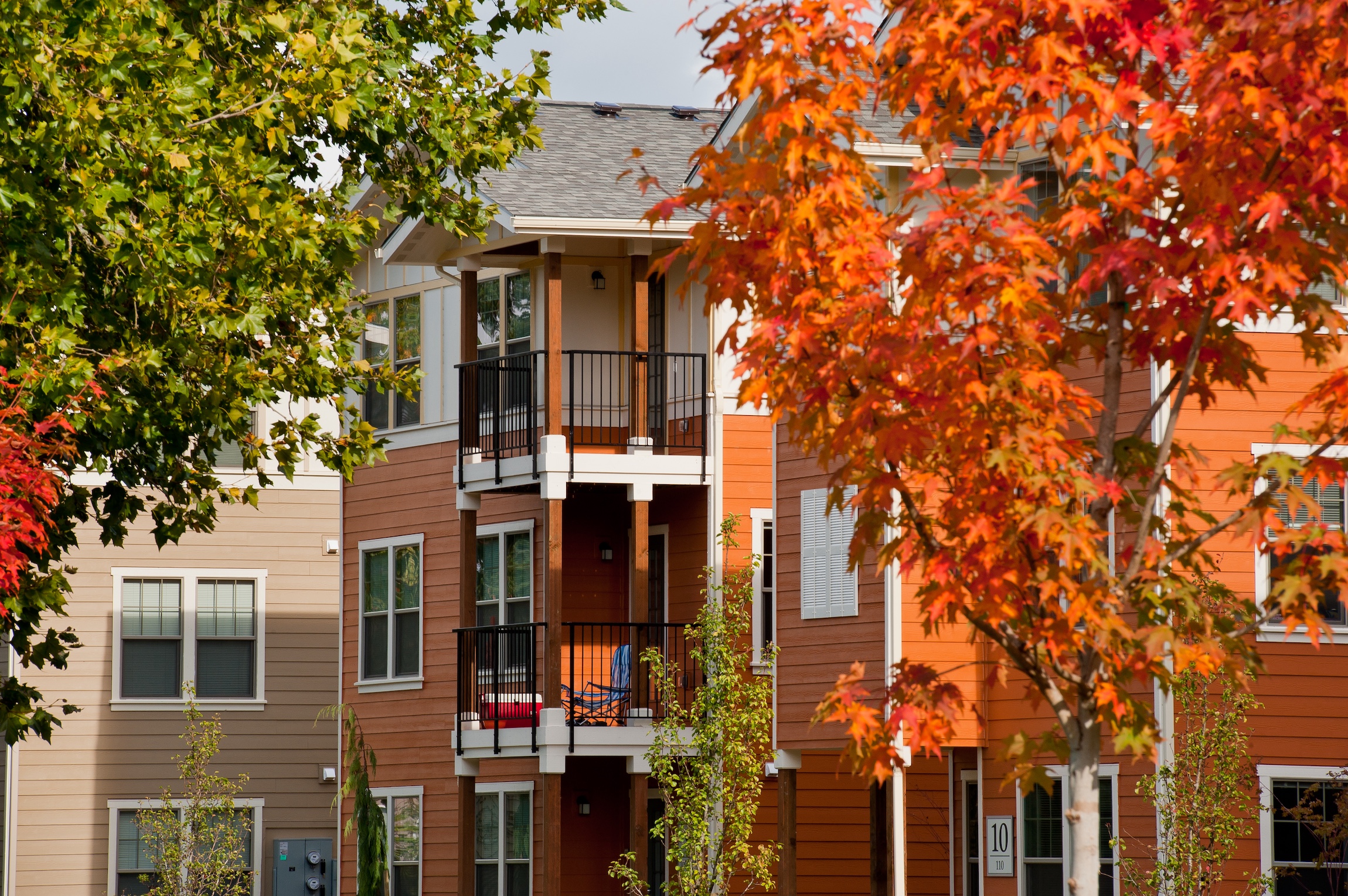 7th St exterior fall